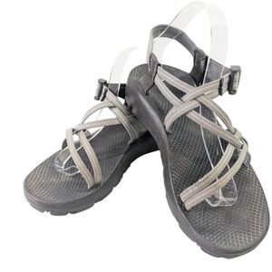 Chaco's women strappy summer, resort sandal. Vibrant sole 10 based on measures